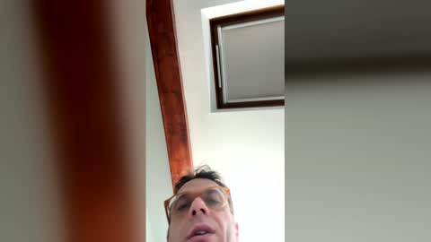 Snapshot of roberpierre_ho chatting on March 1, 4:53 pm roberpierre_ho online show from March 1, 4:53 pm