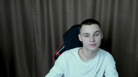 robert10211 online show from December 11, 9:45 pm