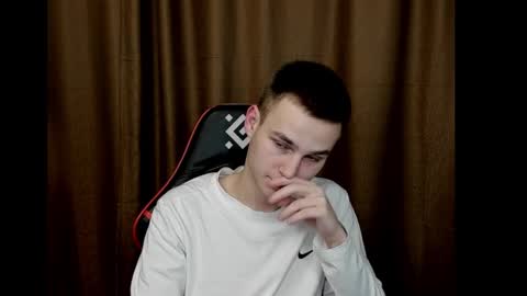 robert10211 online show from December 22, 9:09 pm