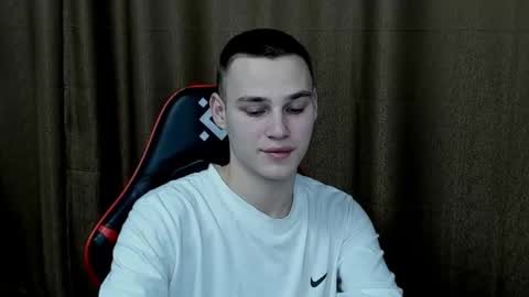 robert10211 online show from January 7, 7:17 pm