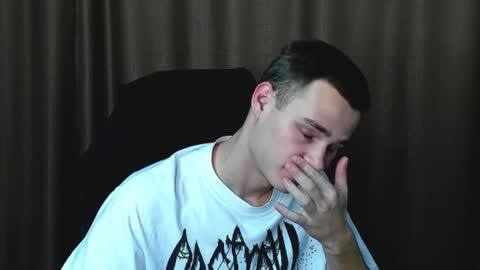 robert10211 online show from September 17, 7:37 pm