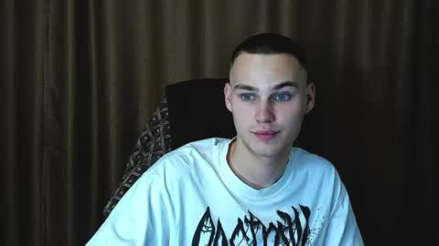 robert10211 online show from September 18, 5:48 pm