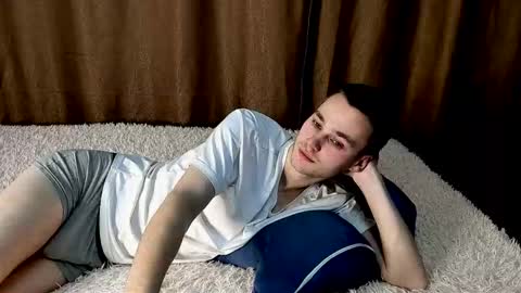 robert10211 online show from February 24, 5:38 am