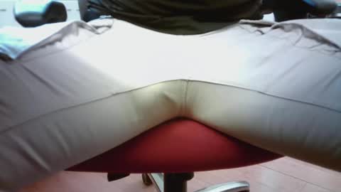 Snapshot of robert45l chatting on February 21, 8:40 am robert45l online show from February 21, 8:40 am