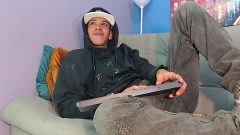 Snapshot of robert_kingg chatting on December 22, 3:44 pm robert_kingg online show from December 22, 3:44 pm