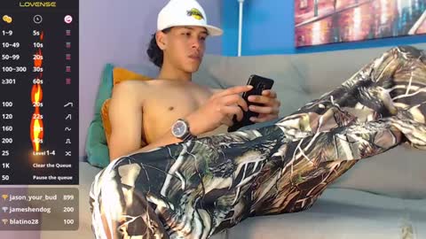 Snapshot of robert_kingg chatting on January 14, 7:59 am robert_kingg online show from January 14, 7:59 am