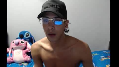 Snapshot of robert_kingg chatting on December 15, 9:46 am robert_kingg online show from December 15, 9:46 am