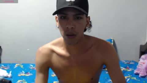 Snapshot of robert_kingg chatting on February 3, 7:24 am robert_kingg online show from February 3, 7:24 am