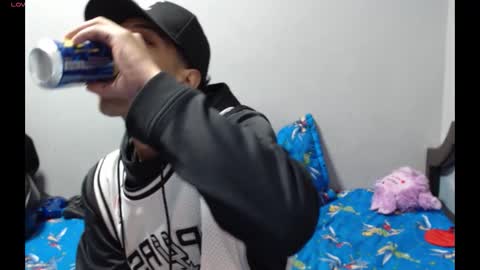 Snapshot of robert_kingg chatting on February 14, 7:49 am robert_kingg online show from February 14, 7:49 am