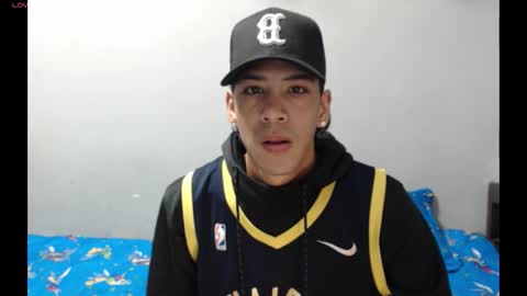 Snapshot of robert_kingg chatting on February 17, 11:29 am robert_kingg online show from February 17, 11:29 am