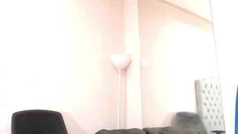 Snapshot of robert_kingg chatting on June 2, 8:44 pm robert_kingg online show from June 2, 8:44 pm