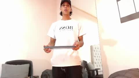 Snapshot of robert_kingg chatting on June 9, 7:47 pm robert_kingg online show from June 9, 7:47 pm