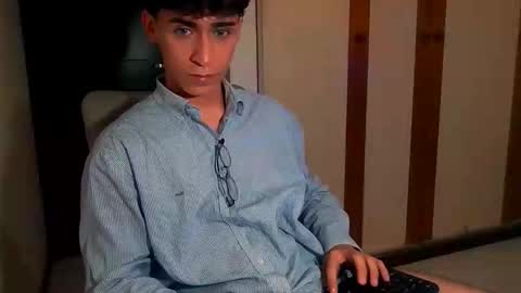 Snapshot of roberthalv chatting on October 11, 6:45 am ROBERTH online show from October 11, 6:45 am