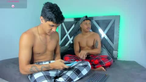 Robert Miller And Mael Thompson  online show from April 2, 12:30 am