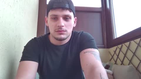 Snapshot of roberto_twink1 chatting on February 13, 8:32 am Roberto online show from February 13, 8:32 am