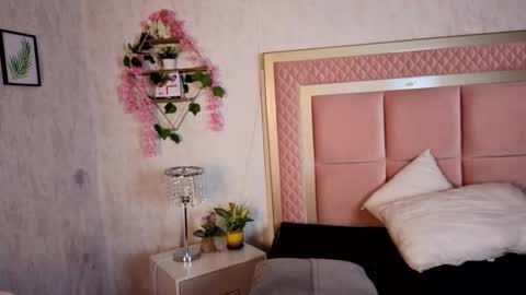 robin D online show from December 18, 12:11 pm