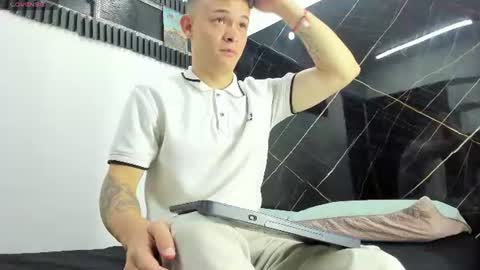 robinlion91 online show from July 16, 1:33 am