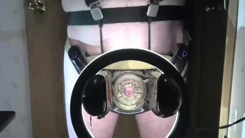 Snapshot of robodickmilker chatting on December 13, 12:28 pm Robodickmilker online show from December 13, 12:28 pm