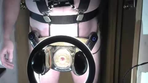 Snapshot of robodickmilker chatting on December 28, 10:34 pm Robodickmilker online show from December 28, 10:34 pm