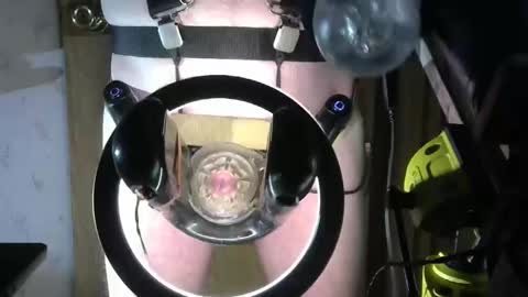 Snapshot of robodickmilker chatting on February 18, 3:31 am Robodickmilker online show from February 18, 3:31 am