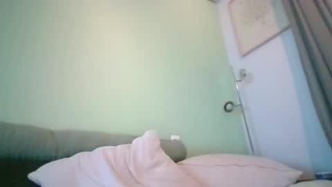 Robin online show from February 16, 9:55 pm