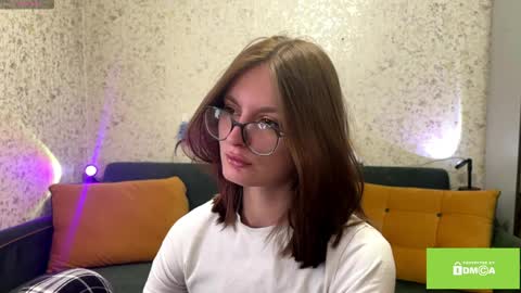 robynsentinella online show from April 7, 3:07 am