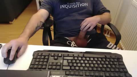 Snapshot of robzombi chatting on December 5, 4:44 pm Rockbart online show from December 5, 4:44 pm