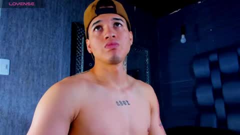 rocco_santos online show from April 13, 6:13 pm