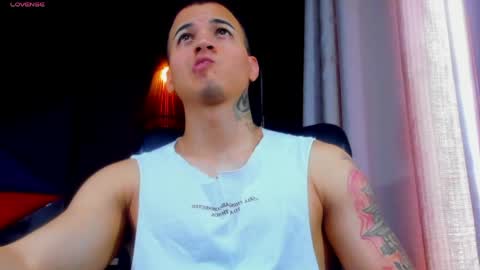 Snapshot of rocco_santos chatting on May 5, 6:38 pm rocco_santos online show from May 5, 6:38 pm