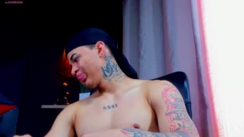 Snapshot of rocco_santos chatting on May 19, 6:25 pm rocco_santos online show from May 19, 6:25 pm