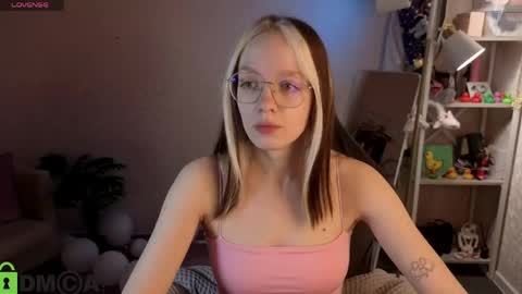 Snapshot of rockett_bunny chatting on May 11, 12:49 am Rockett online show from May 11, 12:49 am
