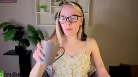 Snapshot of rockett_bunny chatting on May 12, 1:03 am Rockett online show from May 12, 1:03 am