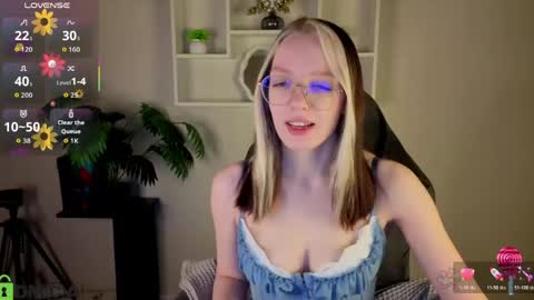 Snapshot of rockett_bunny chatting on May 13, 1:03 am Rockett online show from May 13, 1:03 am