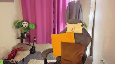 Snapshot of rockett_bunny chatting on June 30, 1:06 am Rockett online show from June 30, 1:06 am