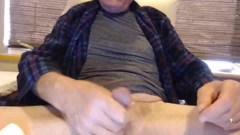 Snapshot of rockhardoldfart chatting on November 25, 10:21 pm Cum in your mouth online show from November 25, 10:21 pm