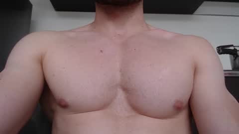 Snapshot of rocky_muscle chatting on November 18, 7:18 pm rocky muscle online show from November 18, 7:18 pm