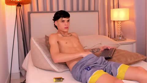 Snapshot of rockywood20cm chatting on October 3, 7:44 pm RockyWood20CM online show from October 3, 7:44 pm