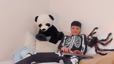 Snapshot of rockywood20cm chatting on October 10, 10:42 pm RockyWood20CM online show from October 10, 10:42 pm