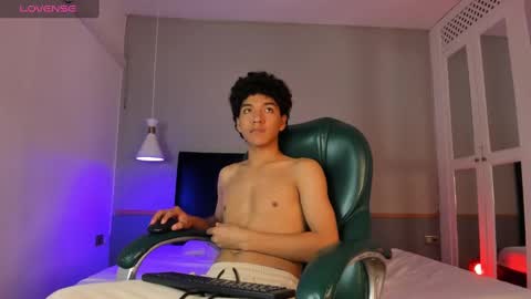 Snapshot of rodney_styles chatting on December 4, 3:26 am Rodney Styles online show from December 4, 3:26 am