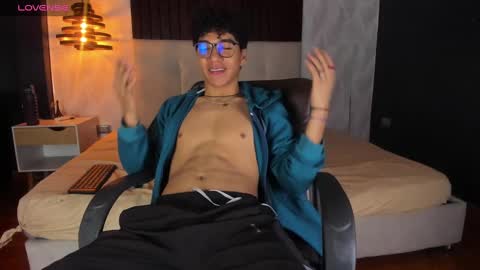 Snapshot of rodney_styles chatting on December 15, 3:45 am Rodney Styles online show from December 15, 3:45 am