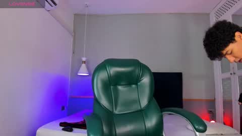 Snapshot of rodney_styles chatting on December 16, 3:40 am Rodney Styles online show from December 16, 3:40 am