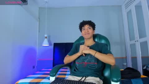 Snapshot of rodney_styles chatting on February 6, 3:37 am Rodney Styles online show from February 6, 3:37 am