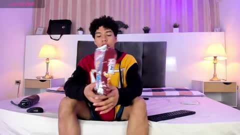 Snapshot of rodney_styles chatting on February 7, 3:23 am Rodney Styles online show from February 7, 3:23 am