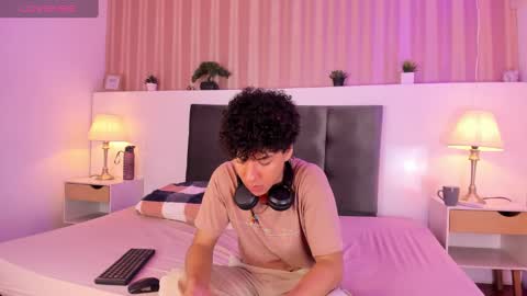 Snapshot of rodney_styles chatting on February 11, 3:40 am Rodney Styles online show from February 11, 3:40 am