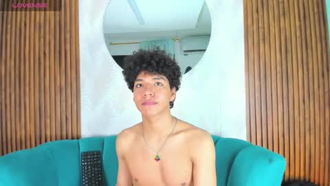 Snapshot of rodney_styles chatting on February 19, 6:33 am Rodney Styles online show from February 19, 6:33 am