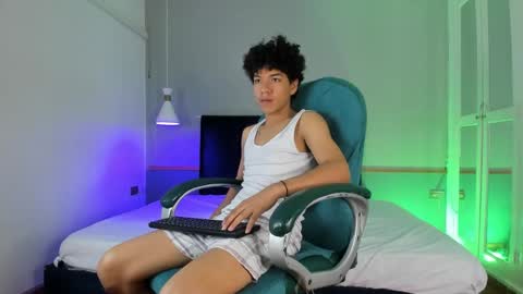 Snapshot of rodney_styles chatting on March 8, 6:54 am Rodney Styles online show from March 8, 6:54 am