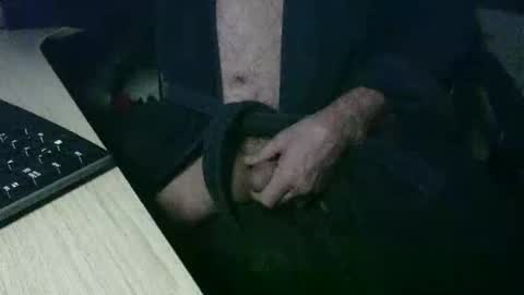 Snapshot of roger_peter chatting on January 19, 4:54 am roger_peter online show from January 19, 4:54 am