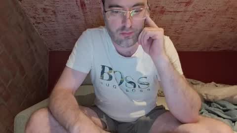 Snapshot of rogersand88 chatting on May 27, 10:07 pm rogersand88 online show from May 27, 10:07 pm