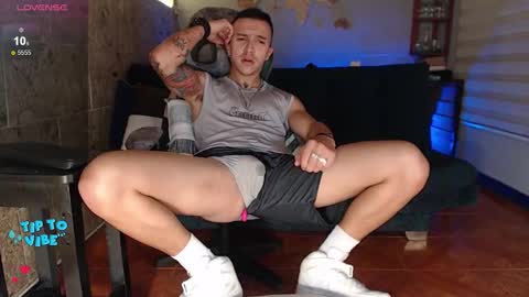 Snapshot of rogert_xx chatting on October 29, 1:52 am Rogert online show from October 29, 1:52 am