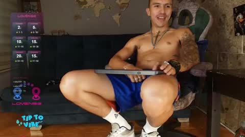 Snapshot of rogert_xx chatting on May 12, 9:12 pm Rogert online show from May 12, 9:12 pm